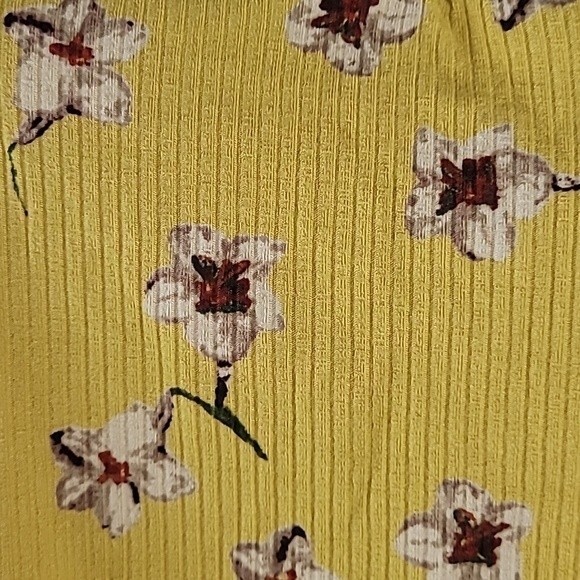 Aeropostale yellow flower print tank top with lace backing. NWT. Size XL - Picture 4 of 6